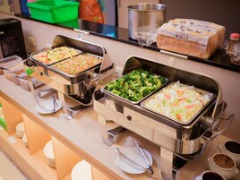 含每日吃到飽早餐