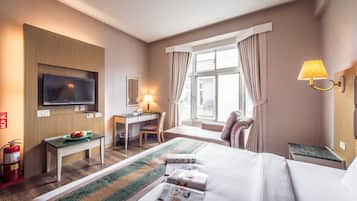 Habitación doble Deluxe | Ropa de cama de alta calidad, artículos del minibar gratis y escritorio