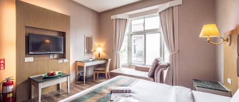 Chambre Double Deluxe | Literie de qualité supérieure, articles gratuits dans le mini-bar