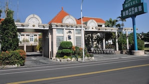 A hotel with a distinctive architectural style, featuring a red-tiled roof and a large entrance with a signboard. - Travel Road Hotel (Hualien City)
