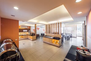 Free daily buffet breakfast  - Travel Road Hotel (Hualien City)