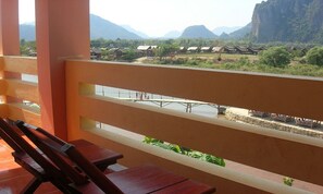 Balcony - Popular View Guesthouse (Vang Vieng)
