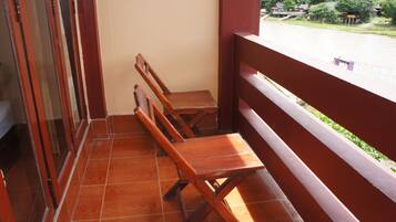 Twin Room River View Balcony | Balkon