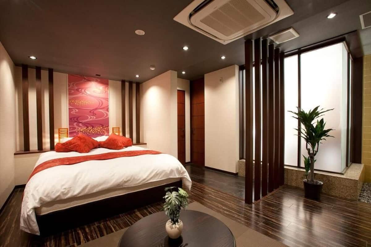 Premium bedding, individually decorated, individually furnished