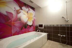 Deluxe Room | Bathroom | Separate tub and shower, jetted tub, free toiletries, hair dryer - Hotel Alfa Kyoto - Adults Only (Kyoto)