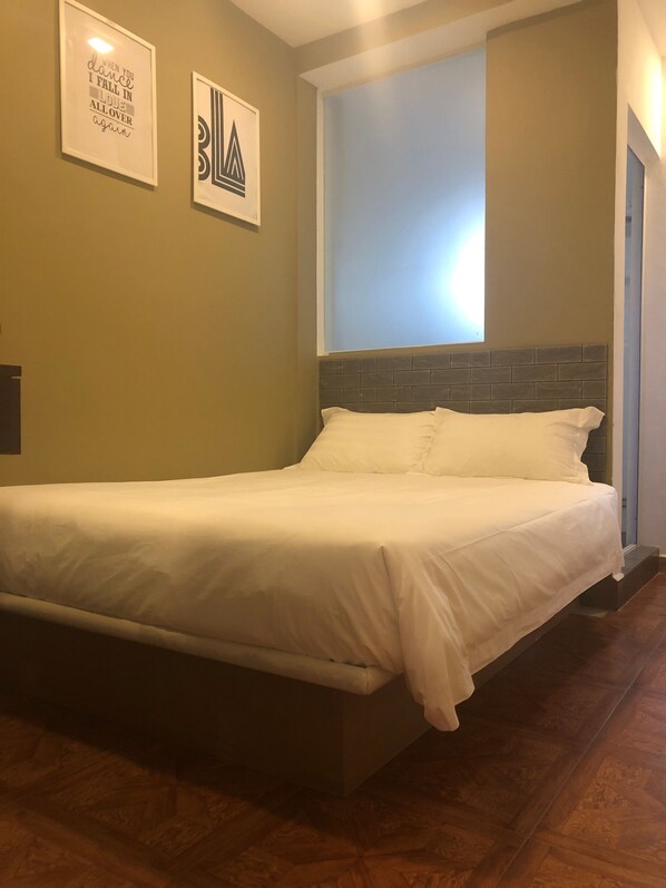 Deluxe Double Room | Iron/ironing board, free WiFi, bed sheets