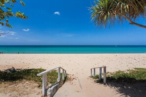 Beach nearby, beach towels - The Regent Studio (Kamala)