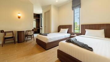 Standard Twin Room Balcony | In-room safe, desk, laptop workspace, blackout curtains