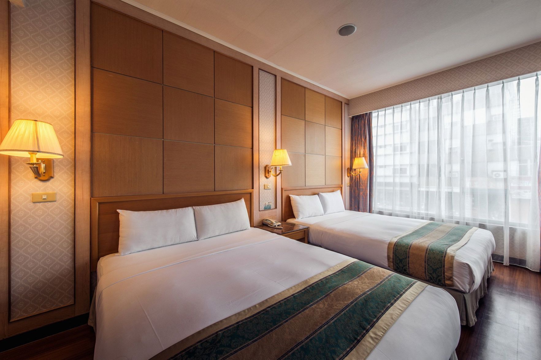 Premium bedding, free minibar, desk, blackout curtains