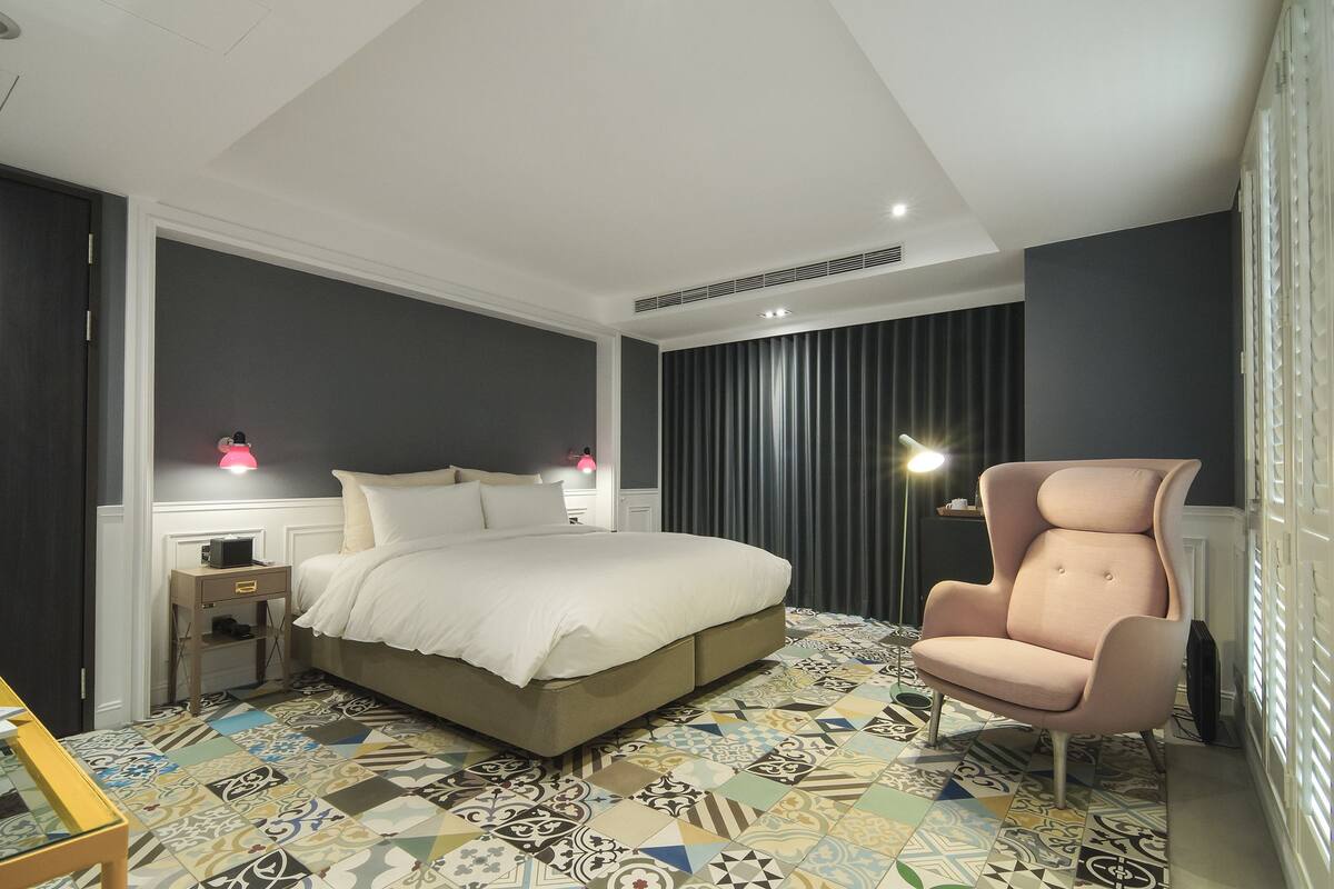 Superior Suite, 1 Queen Bed | View from room