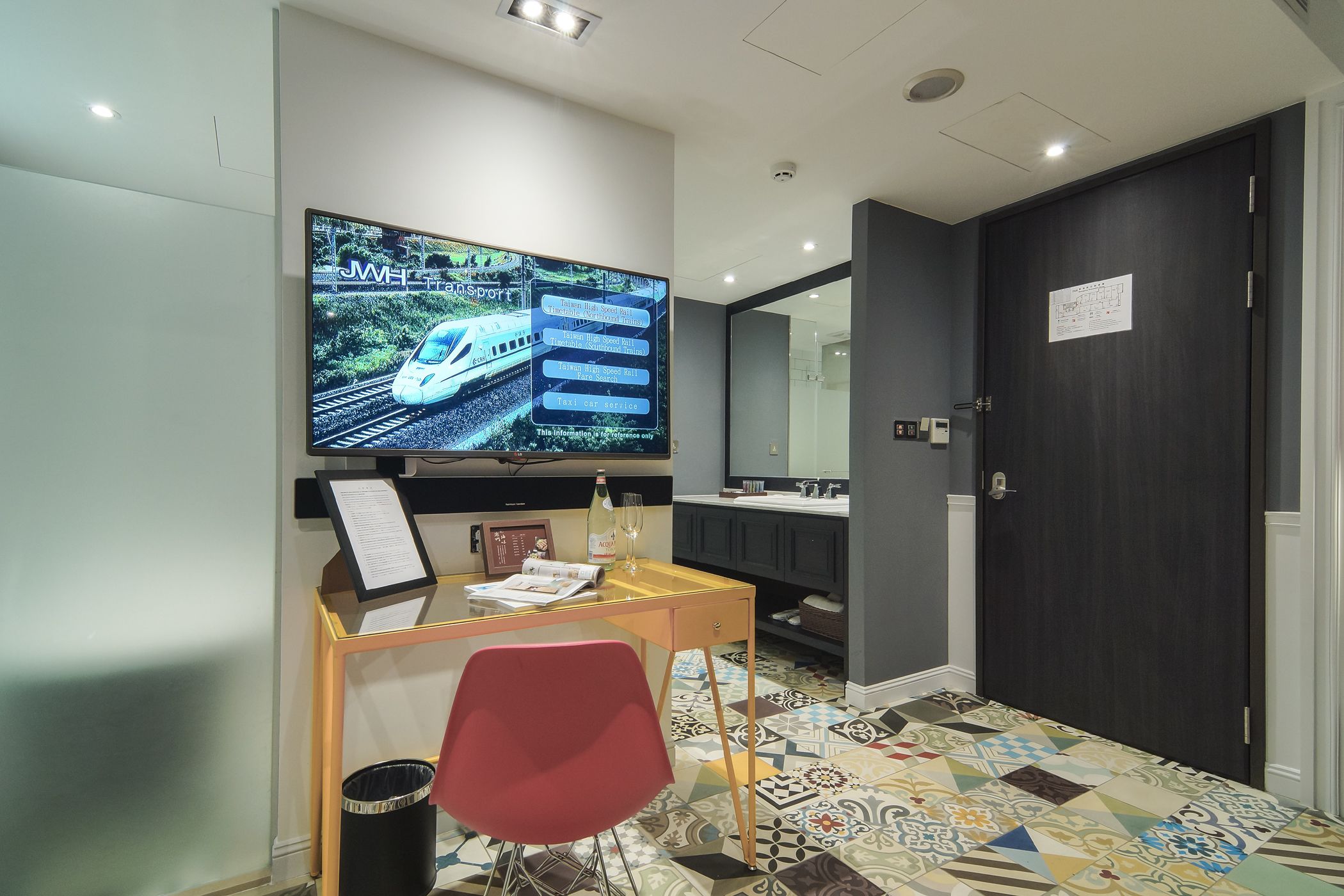 superior suite, 1 queen bed | room amenity