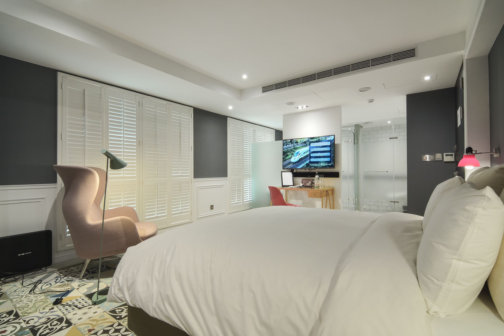 superior suite, 1 queen bed | 1 bedroom, premium bedding, select comfort beds, in-room safe