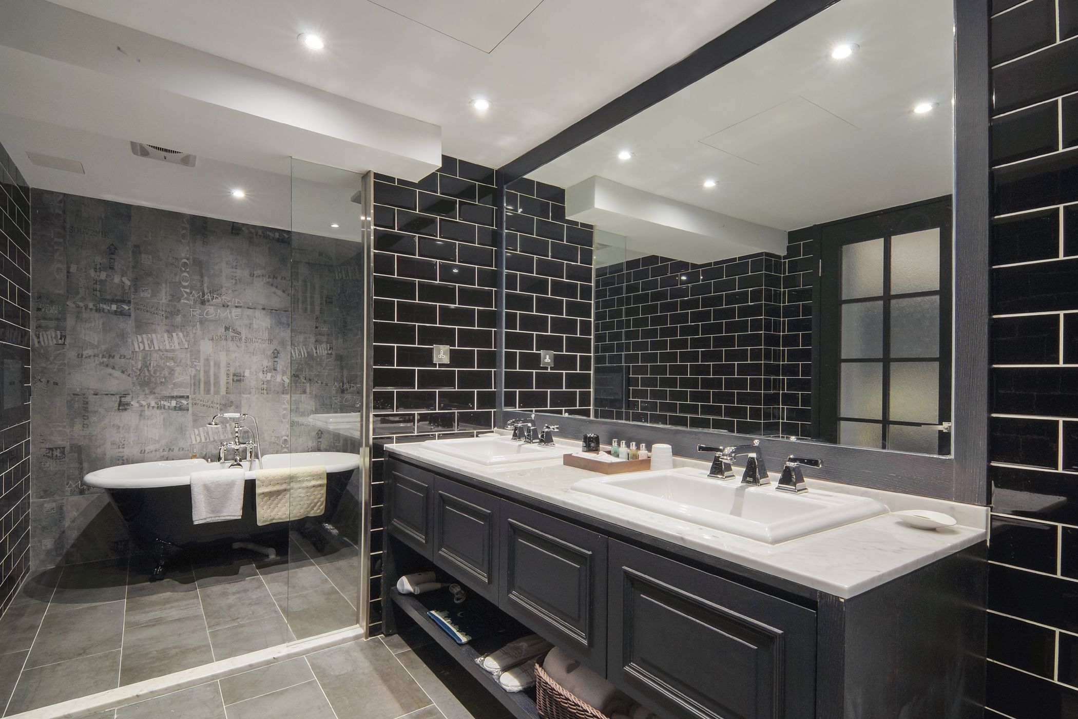 rainfall showerhead, free toiletries, hair dryer, slippers