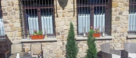 Breakfast, lunch and dinner served