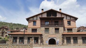 Vista frontal de la propiedad