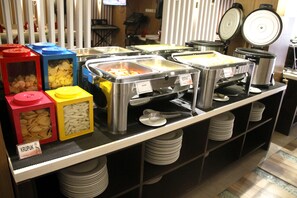 Buffet breakfast for a fee - Ramedo Hotel (Makassar)