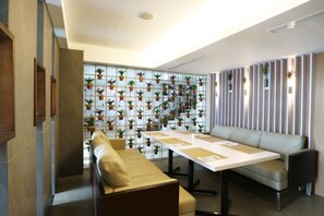 Buffet breakfast for a fee - Ramedo Hotel (Makassar)