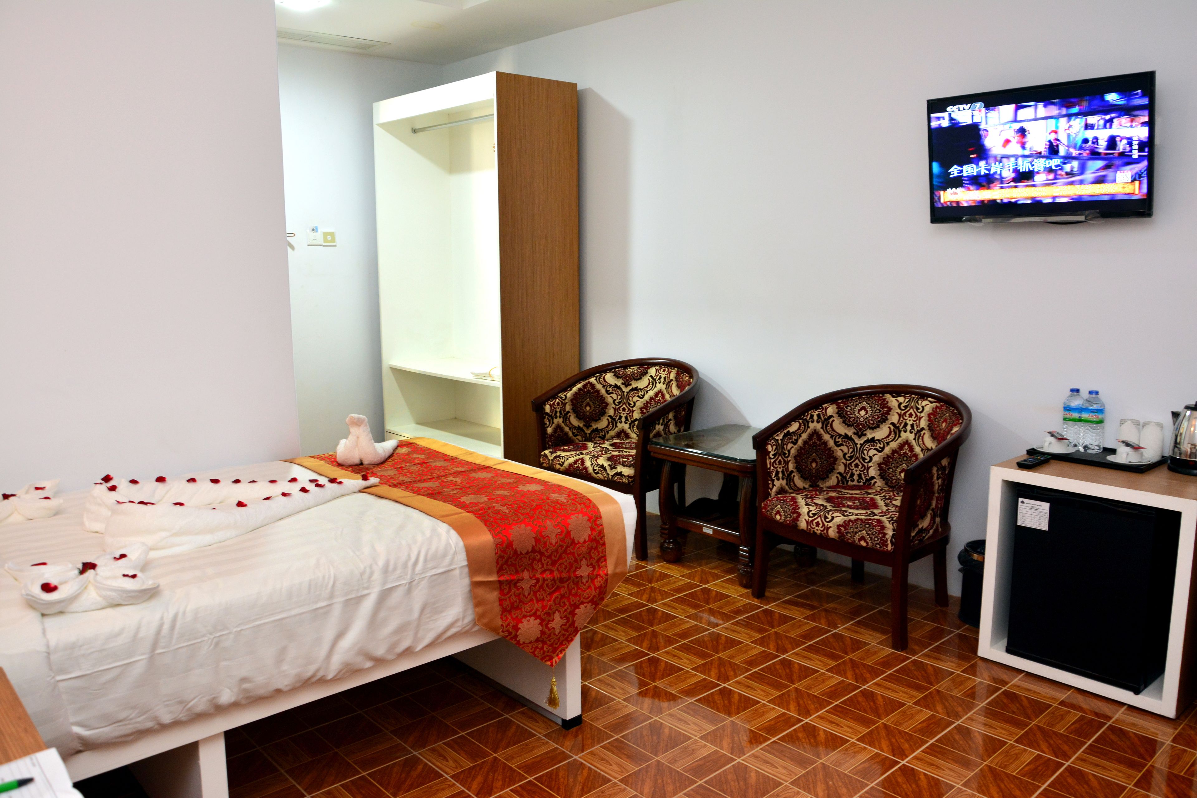 standard double or twin room | minibar, desk, blackout curtains, soundproofing