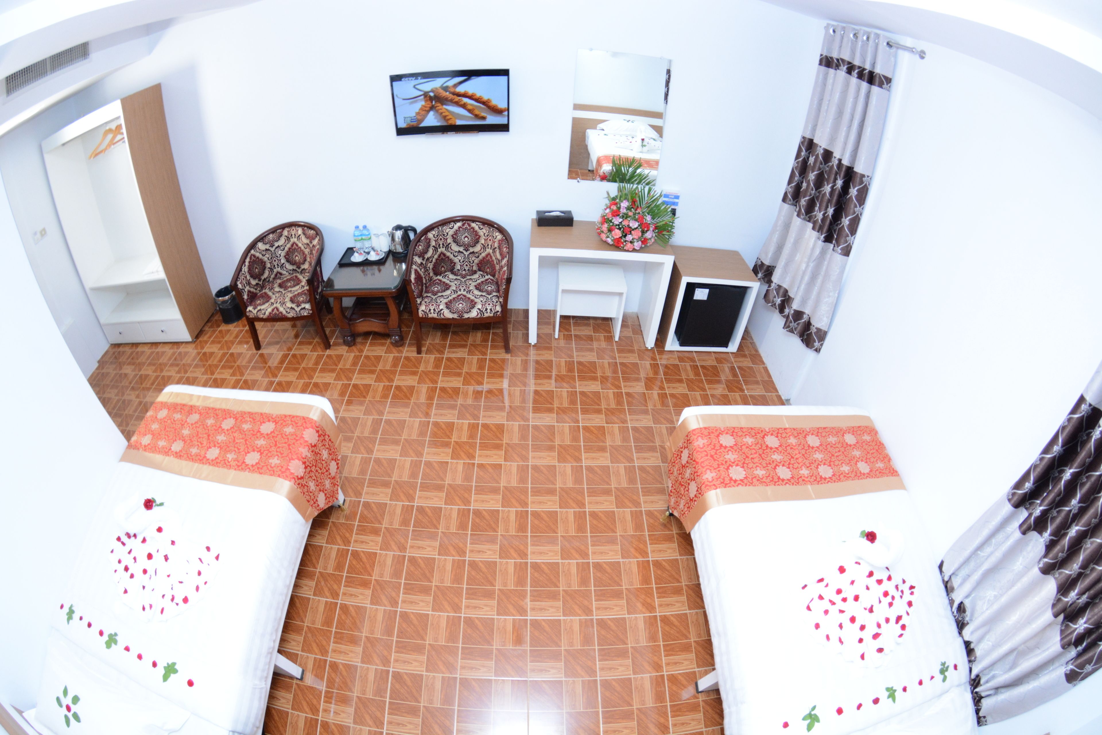 superior room | minibar, desk, blackout curtains, soundproofing