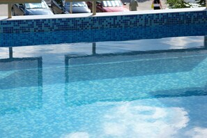 Seasonal outdoor pool - ATM Centre Hotel (Sofia)