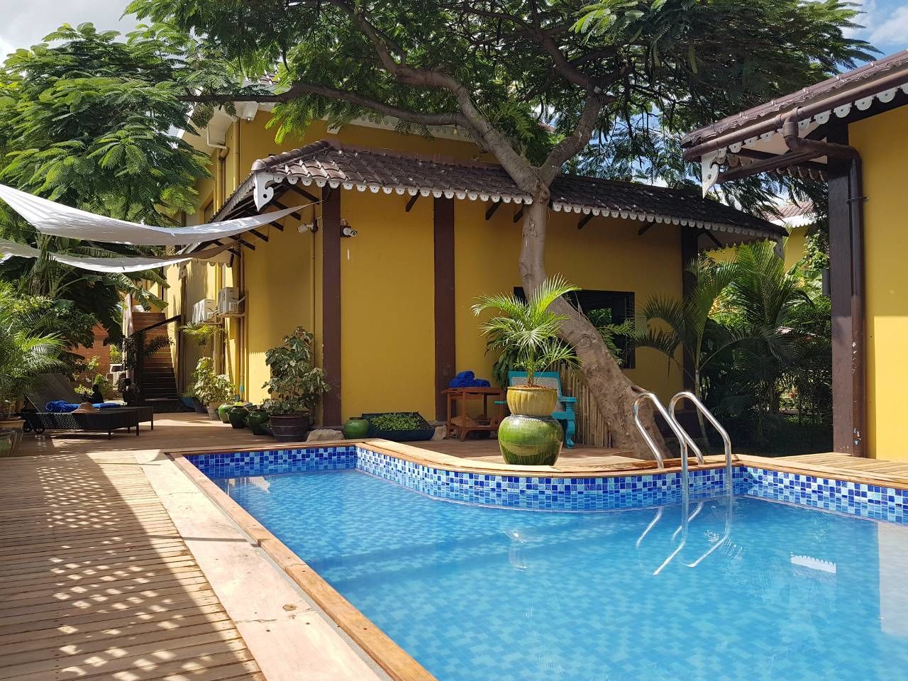 outdoor pool, pool loungers