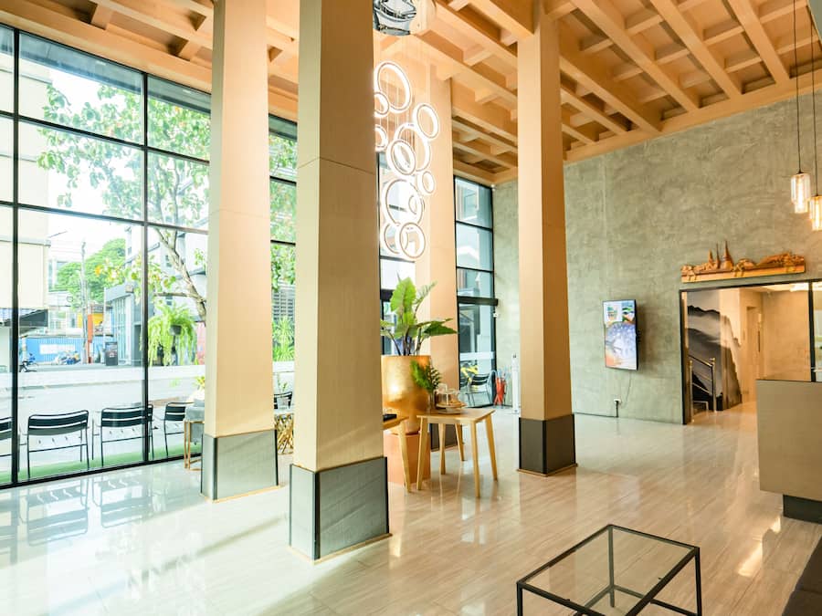 Área de estar no saguão