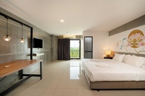 Deluxe Double Room | Safe på rommet, skrivebord, wi-fi (inkludert) og sengetøy