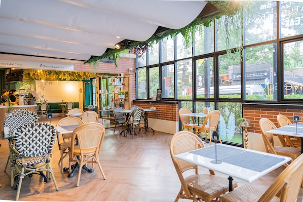 Coffee shop
