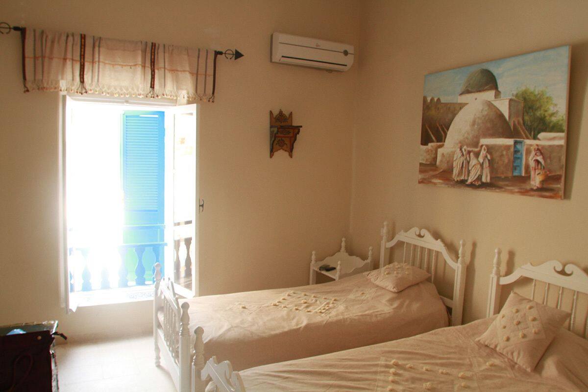 Blackout curtains, free WiFi