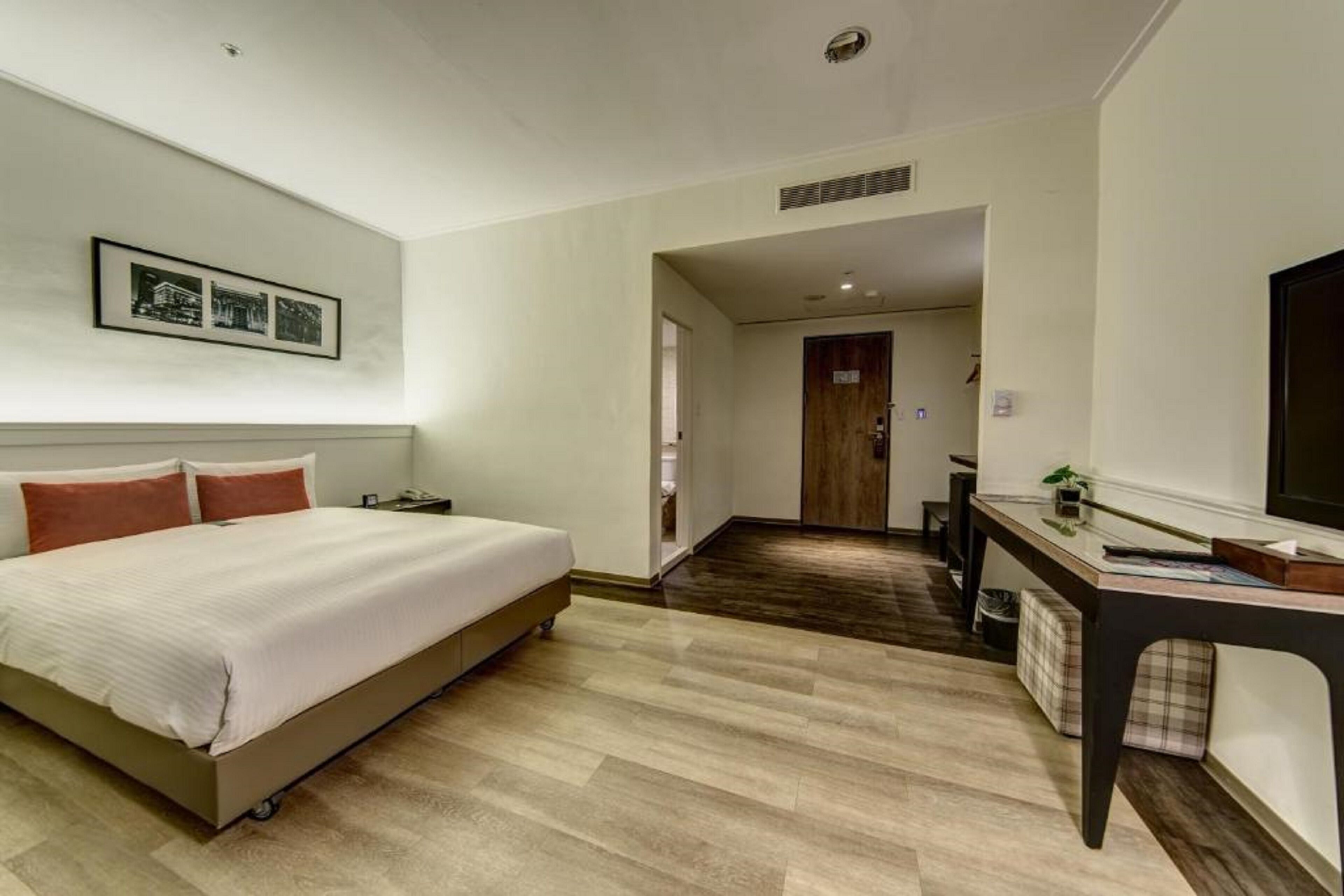 superior accessible room - no window no parking | view from room