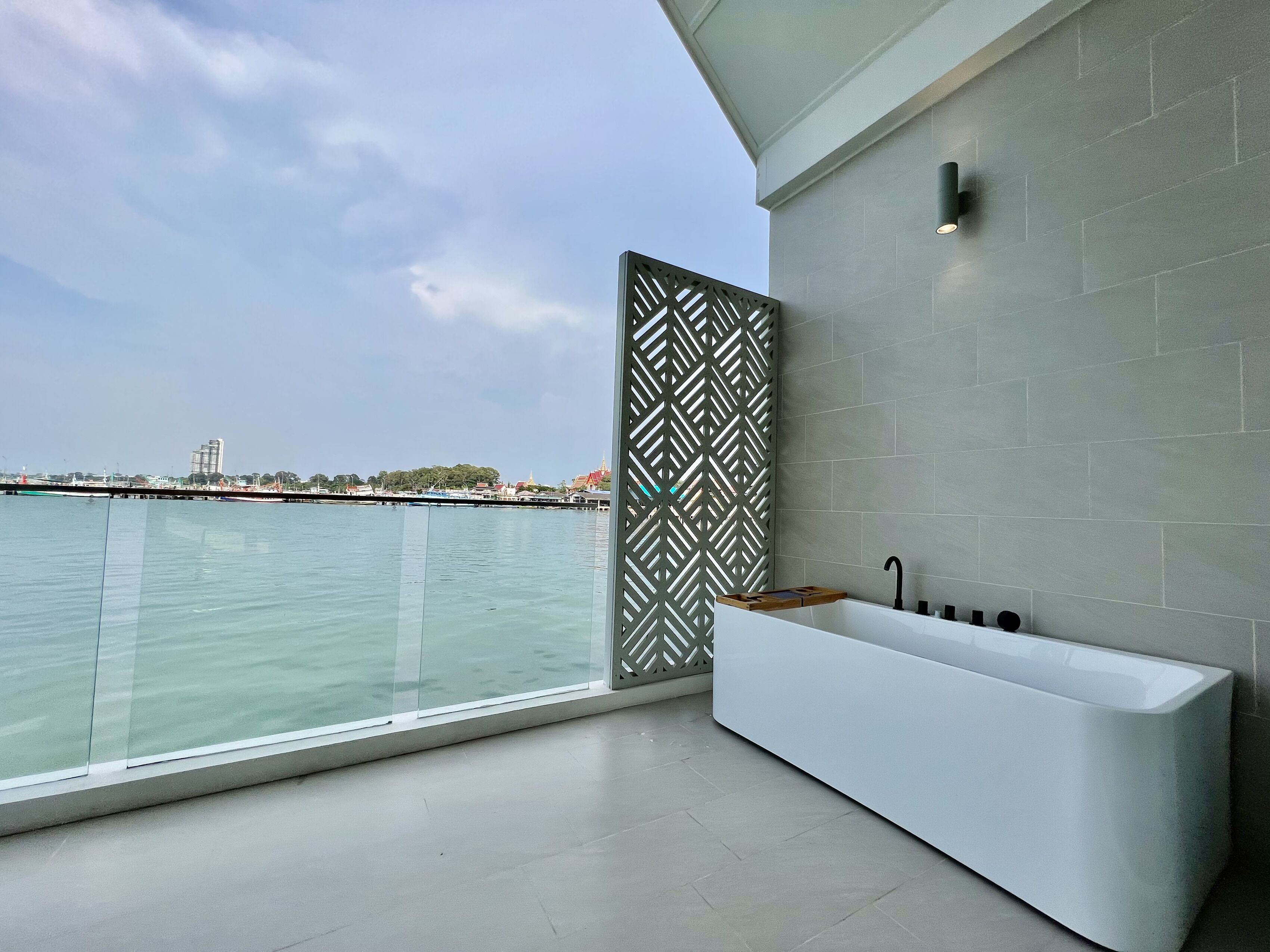 1 bedroom seaview suite corner | terrace/patio