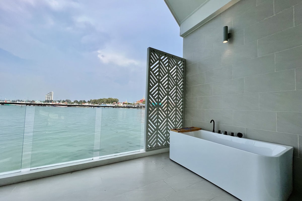 1 bedroom seaview suite corner | terrace/patio