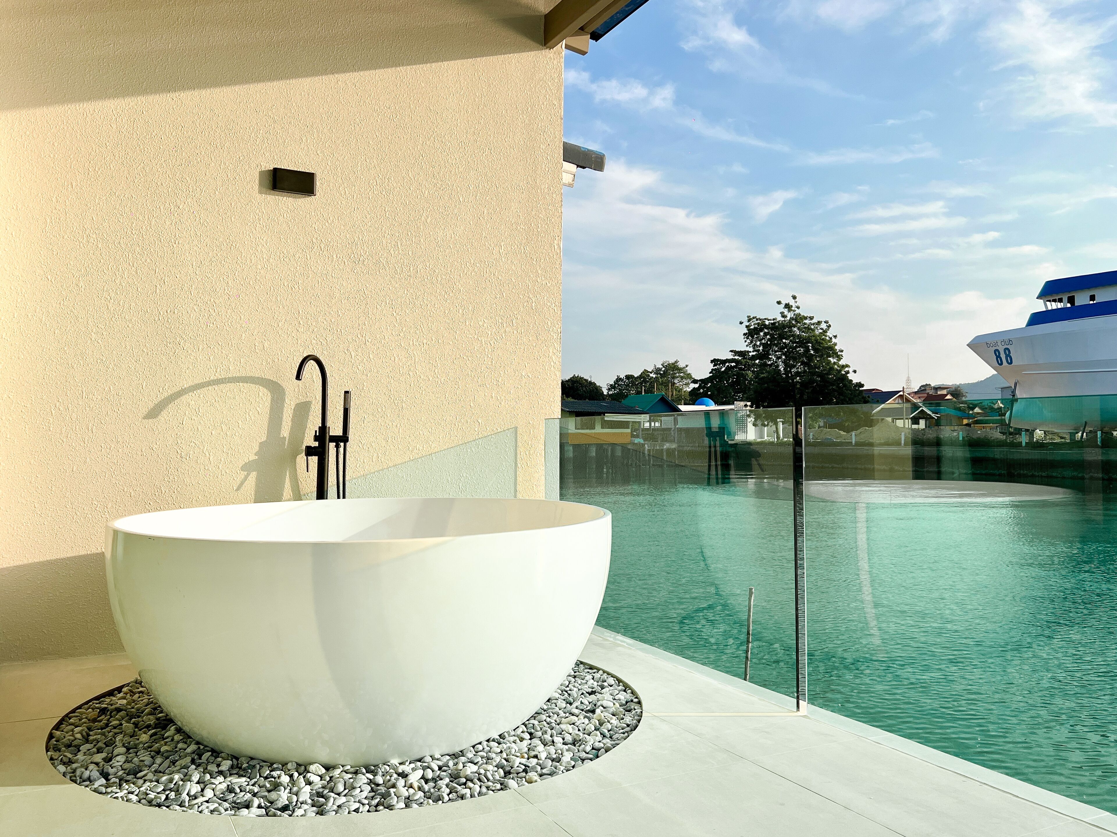 2 bedroom seaview grand suite | living area | 36-inch lcd tv with satellite channels, tv