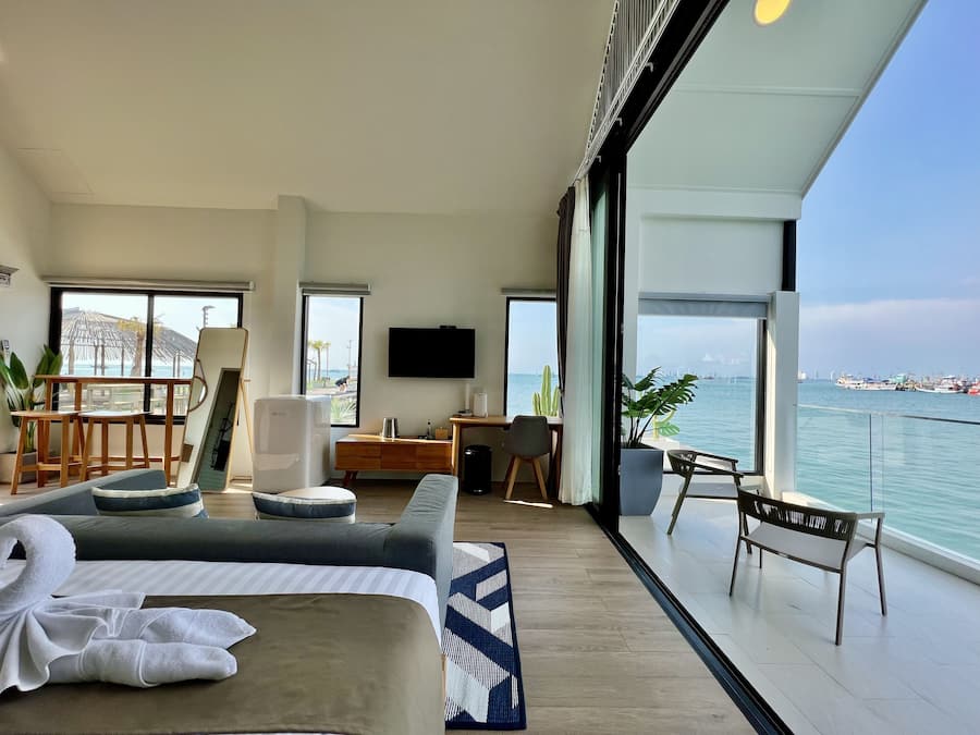 1 Bedroom Seaview Suite Corner | In-room safe, free WiFi, bed sheets