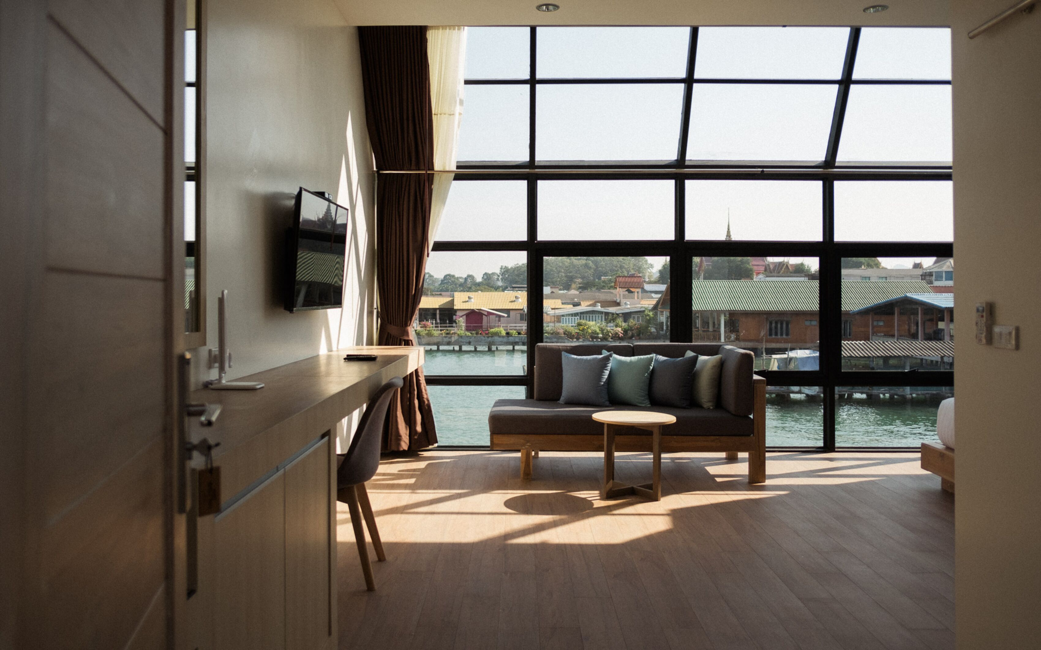 36-inch lcd tv with satellite channels, tv