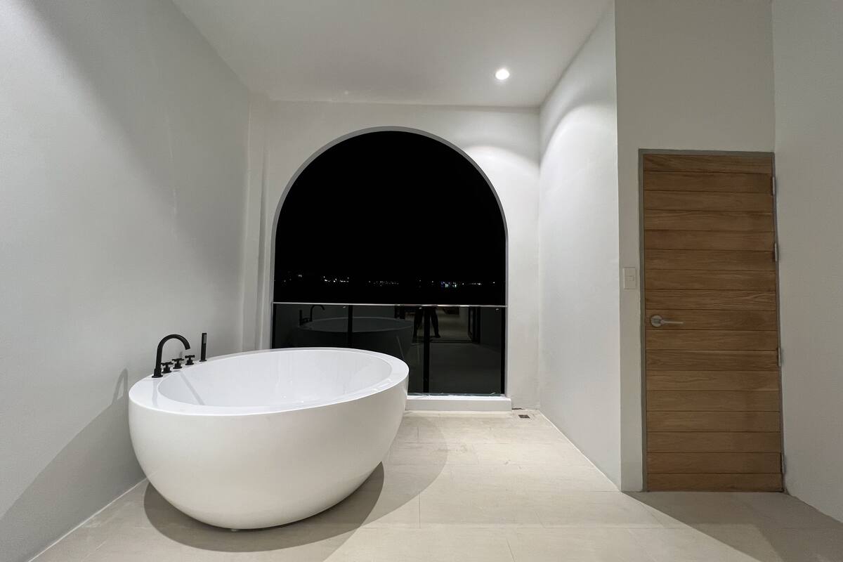 2 bedroom seaview deluxe | deep-soaking bathtub