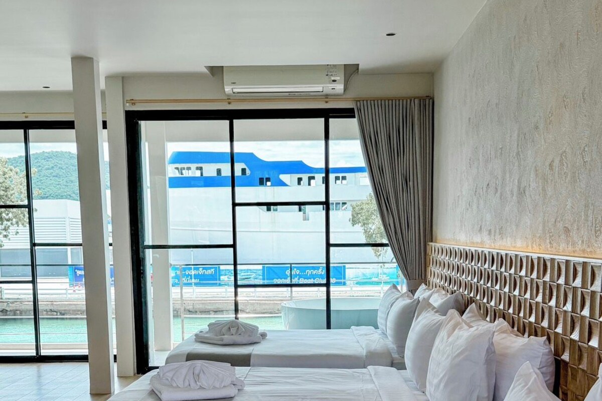 Family Deluxe Sea View | Tallelokero huoneessa, ilmainen Wi-Fi, vuodevaatteet