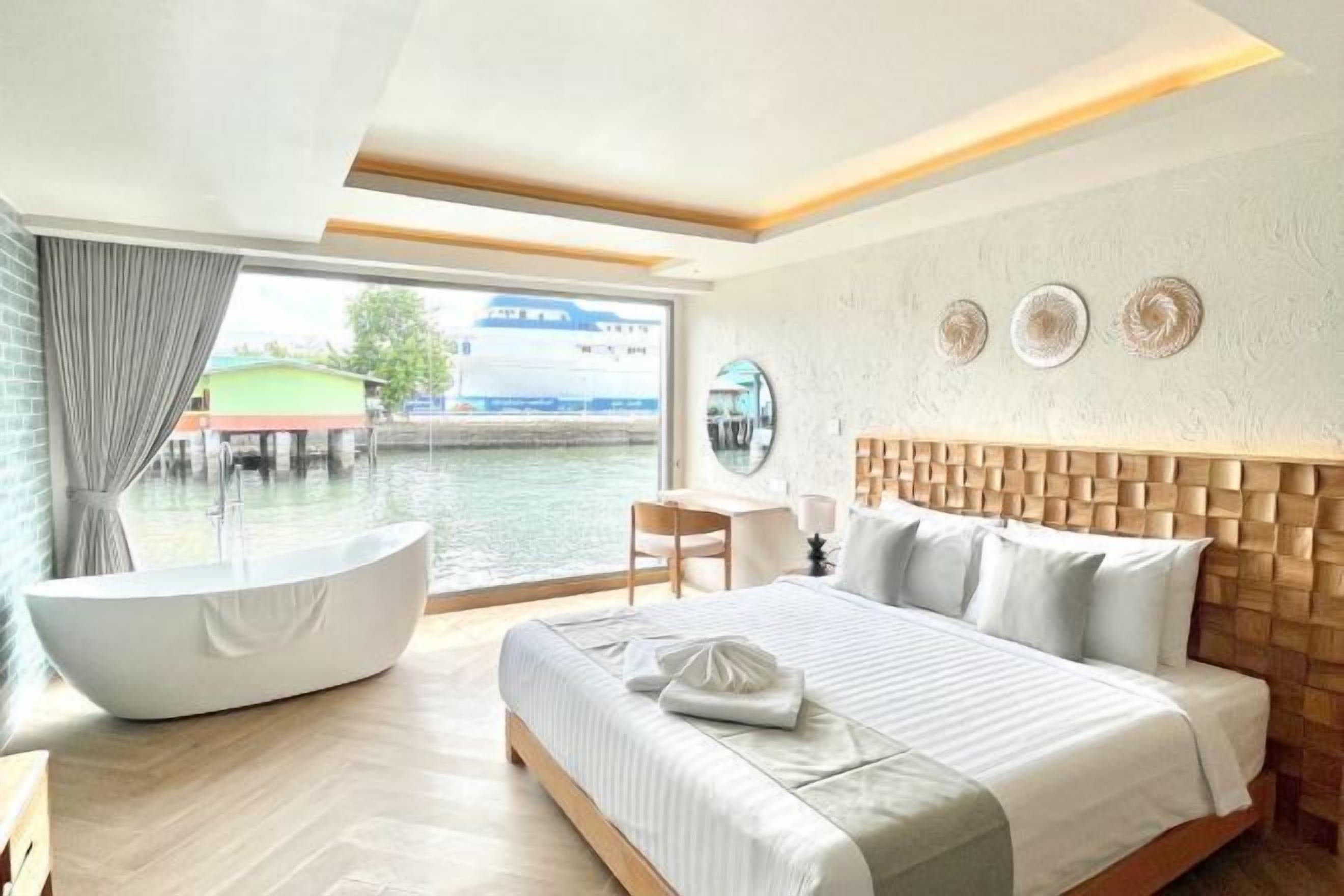 Zimmersafe, kostenloses WLAN, Bettwäsche