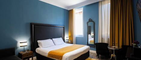 Chambre Deluxe double, vue sur la ville | Literie de qualité, lit avec matelas en mousse à mémoire
