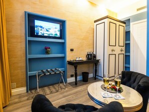 Deluxe Double Room, City View | Premium bedding, memory foam beds, free minibar items, in-room safe - Jb Relais - Campo De' Fiori (Rome)