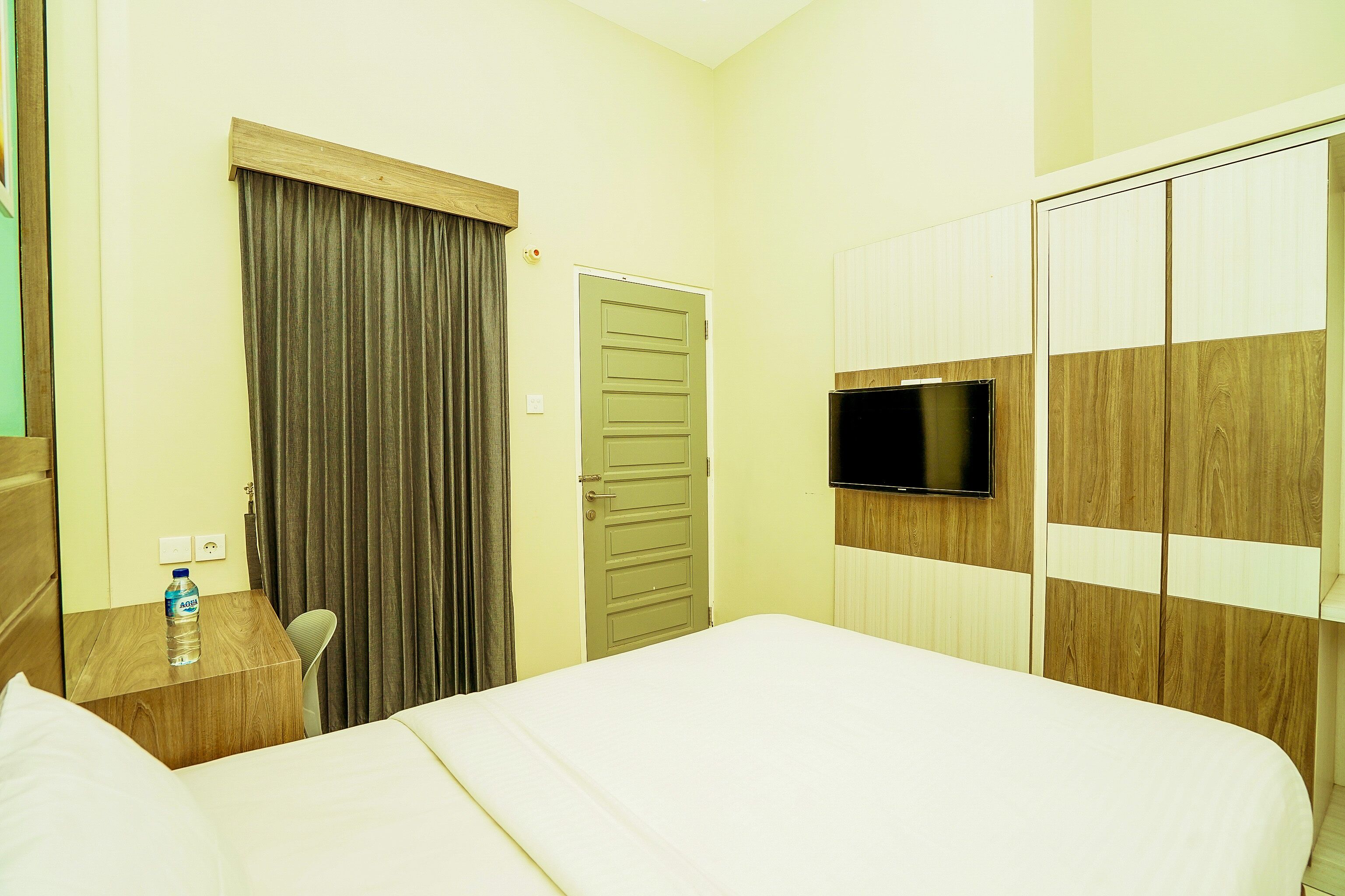 single room | desk, soundproofing, free wifi, bed sheets