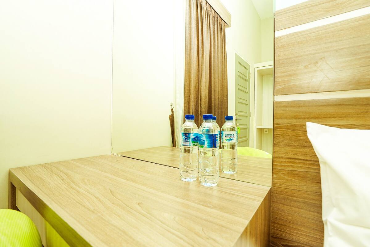 desk, soundproofing, free wifi, bed sheets