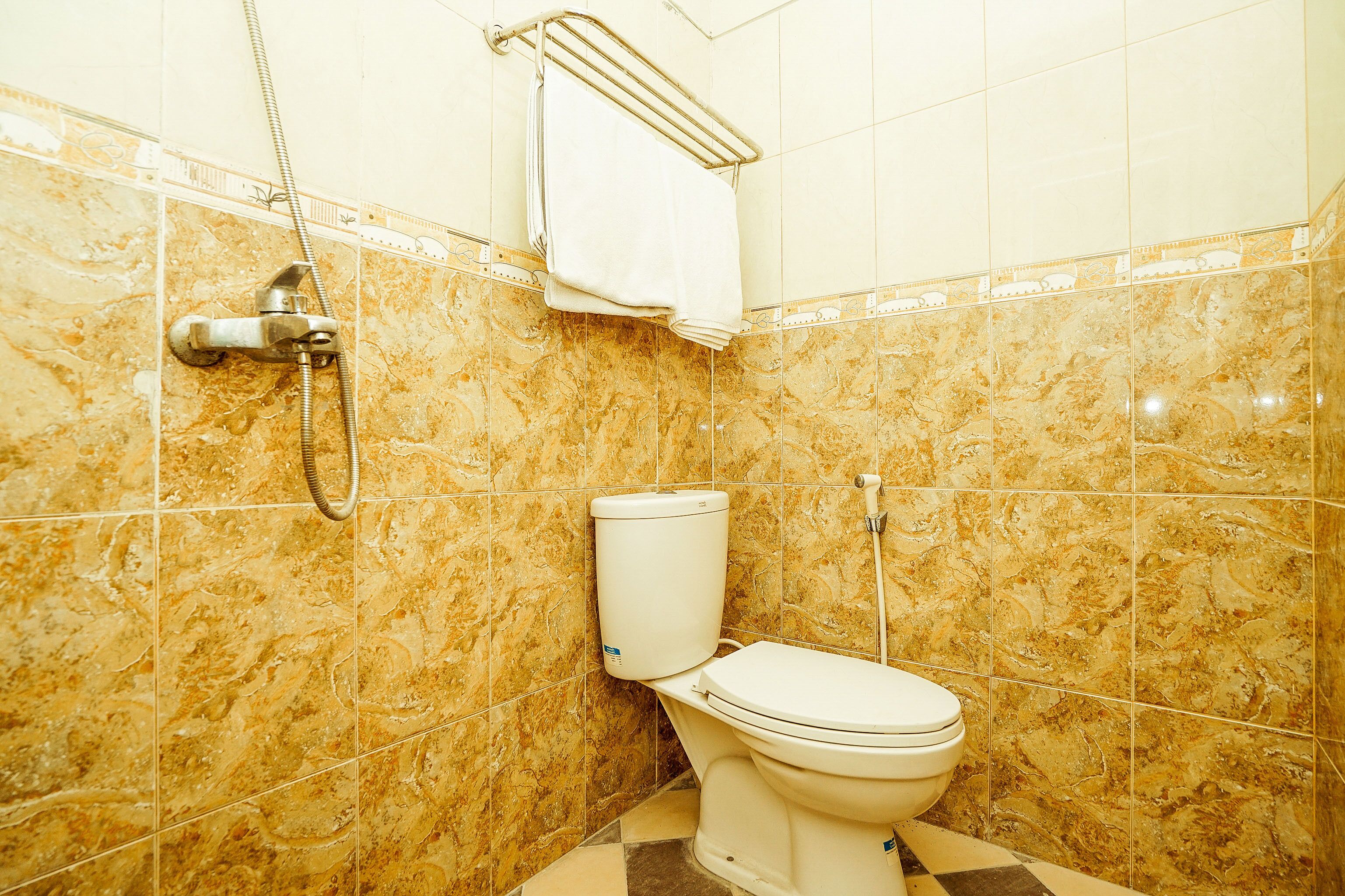 shower, bidet, towels