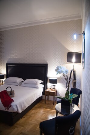Exclusieve tweepersoonskamer, balkon, uitzicht op stad | Luxe beddengoed, donzen dekbedden, pillowtop-bedden, een minibar