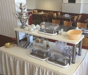 Daily continental breakfast (EUR 8.5 per person)