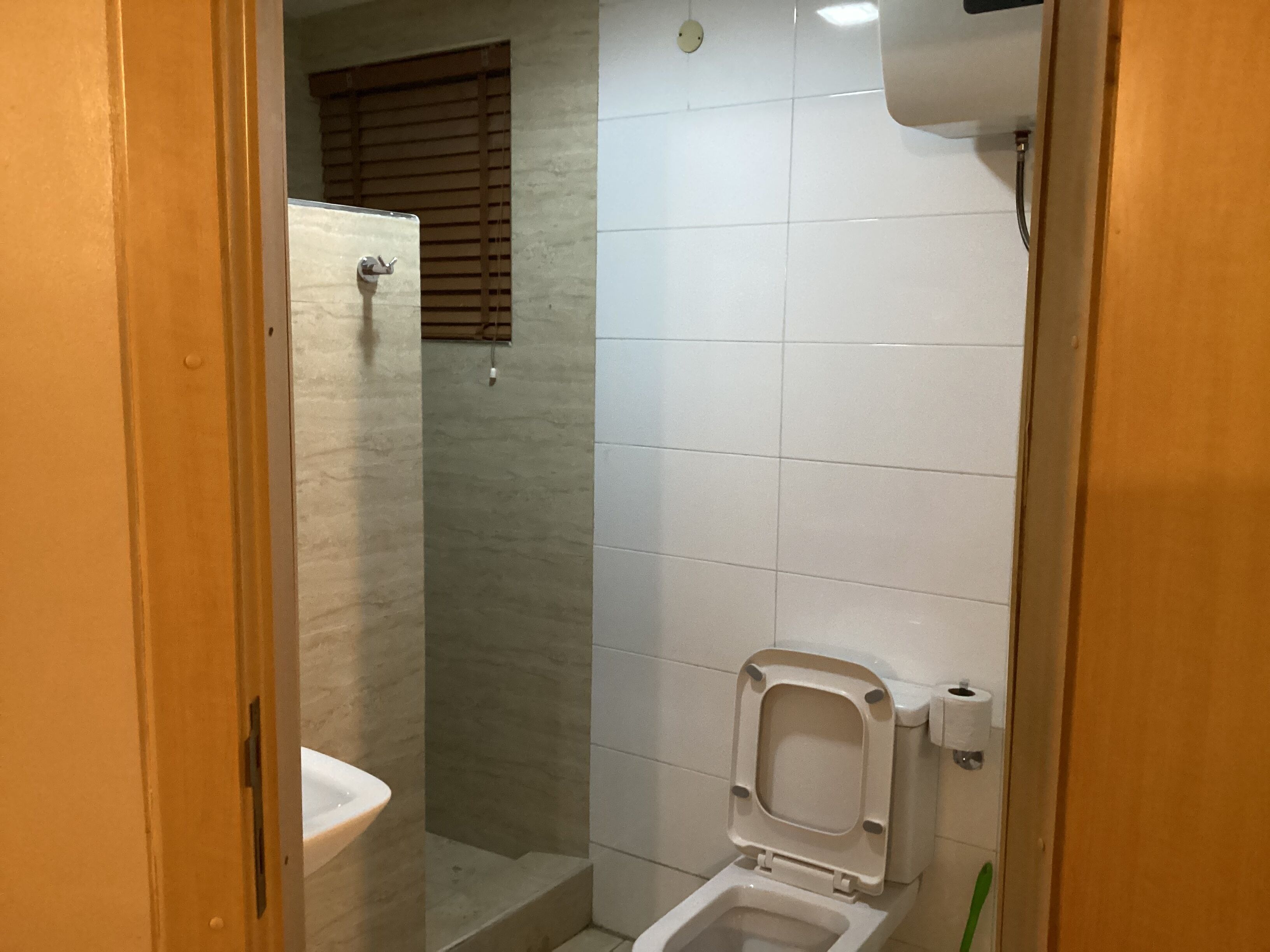 shower, free toiletries, towels