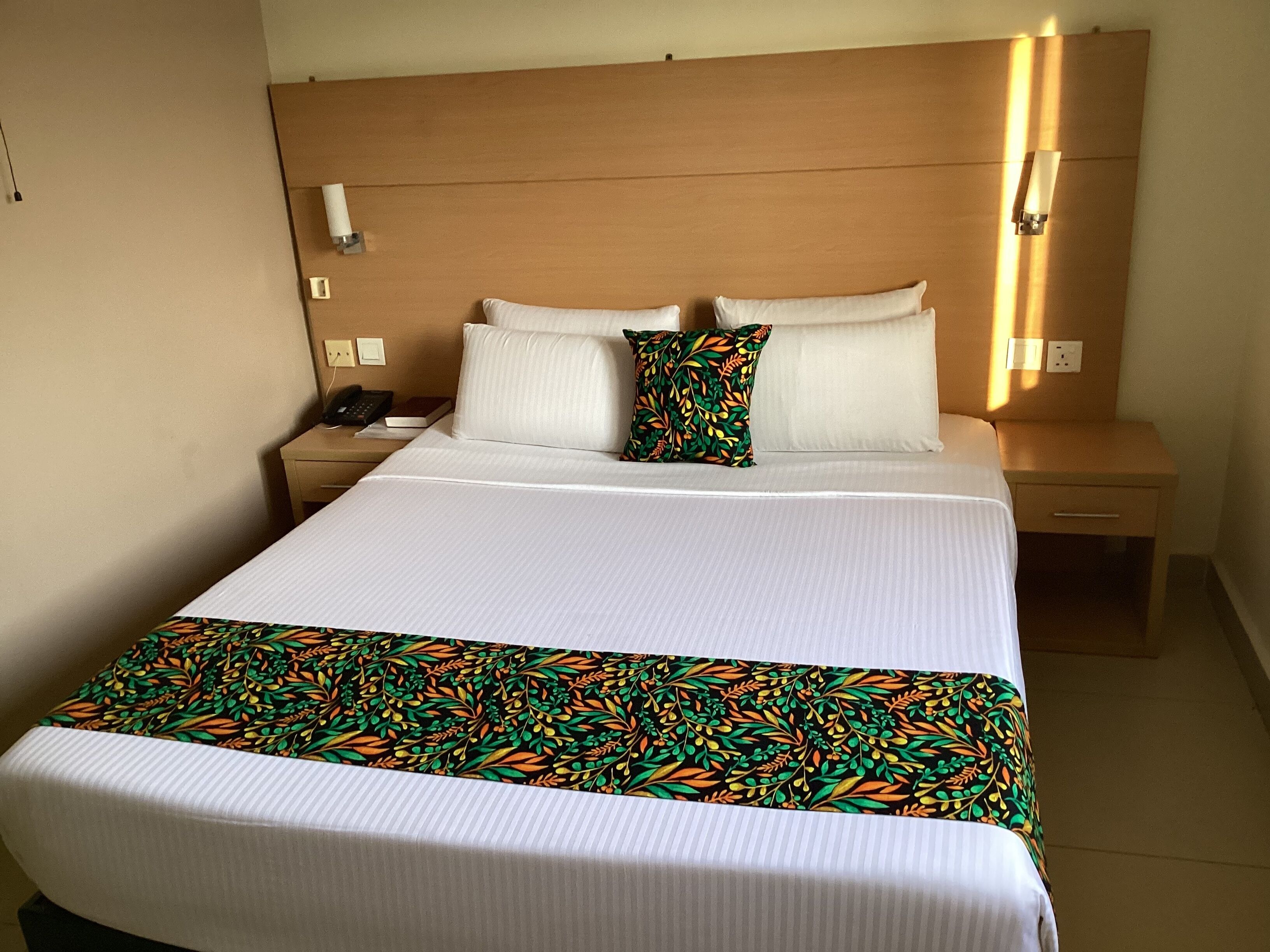 executive room | desk, free wifi