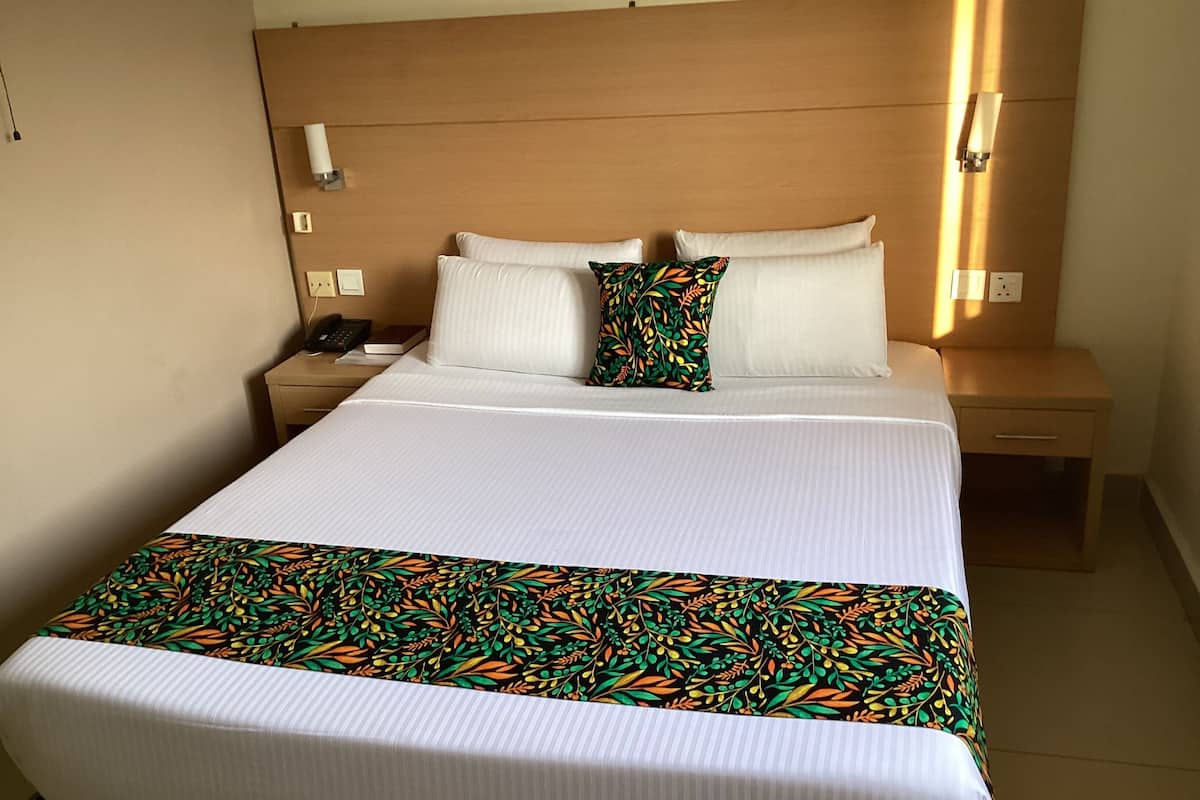 executive room | desk, free wifi