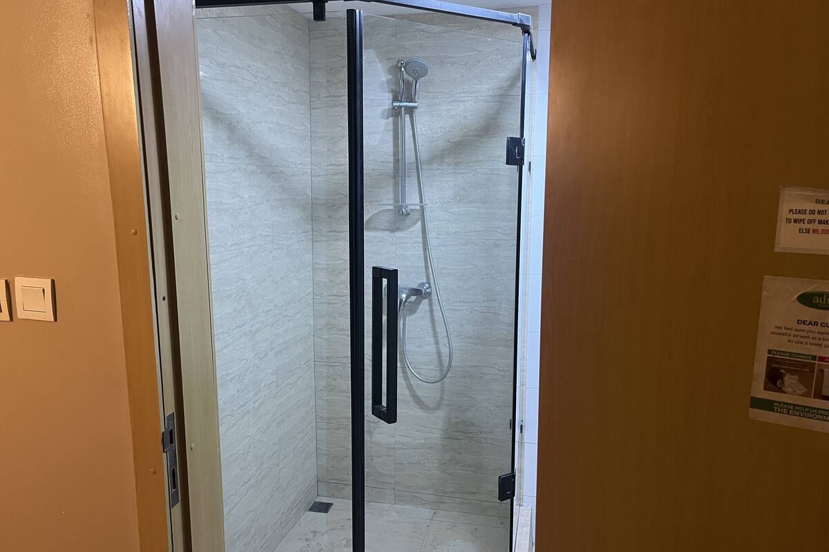 shower, free toiletries, towels