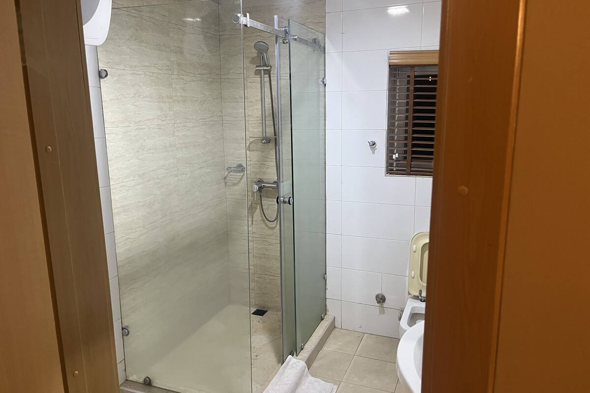 royal room (2) | bathroom | shower, free toiletries, towels